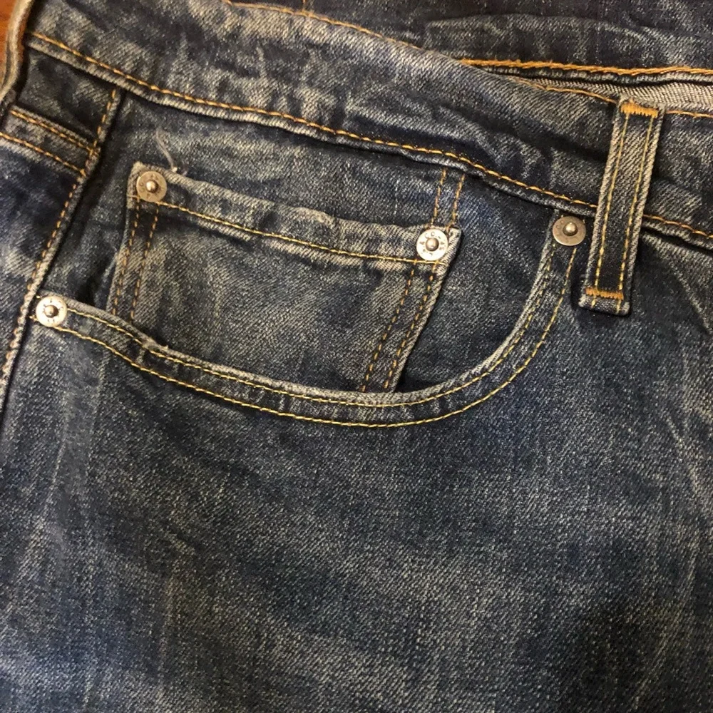 Levi’s 502 Men’s Sz 46 x 32-34 Distressed EUC